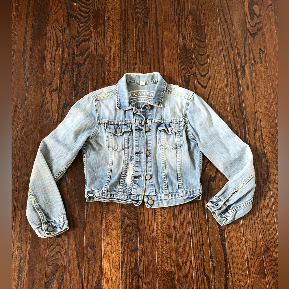 American Eagle Women’s M Blue/Gray Distressed Short Cotton Jean Jacket - EUC!